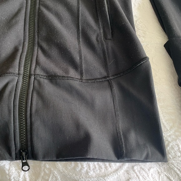Lululemon jacket with hood - Picture 5 of 5